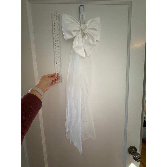 Bridal Bachelorette Veil Bow Clip - Picture 1 of 3